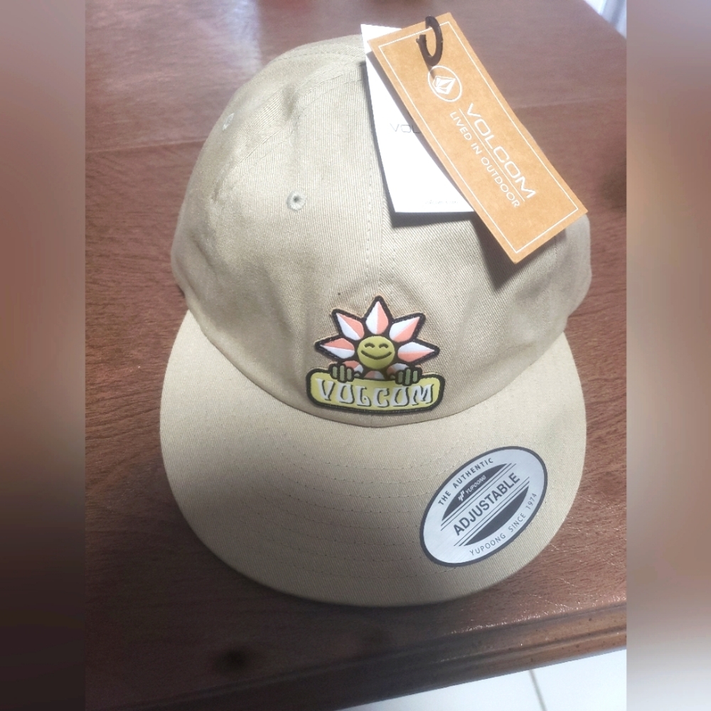 Volcom Stone Hat, adjustable nwt